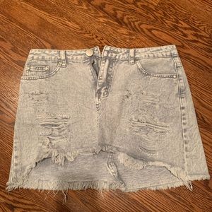Size M women’s distressed denim grey skirt
